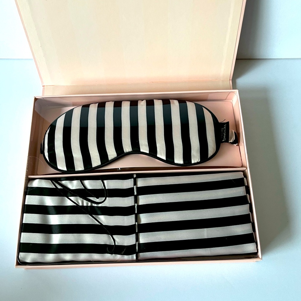 Victoria’s Secret Pillow Case and Eyemask Set. NIB